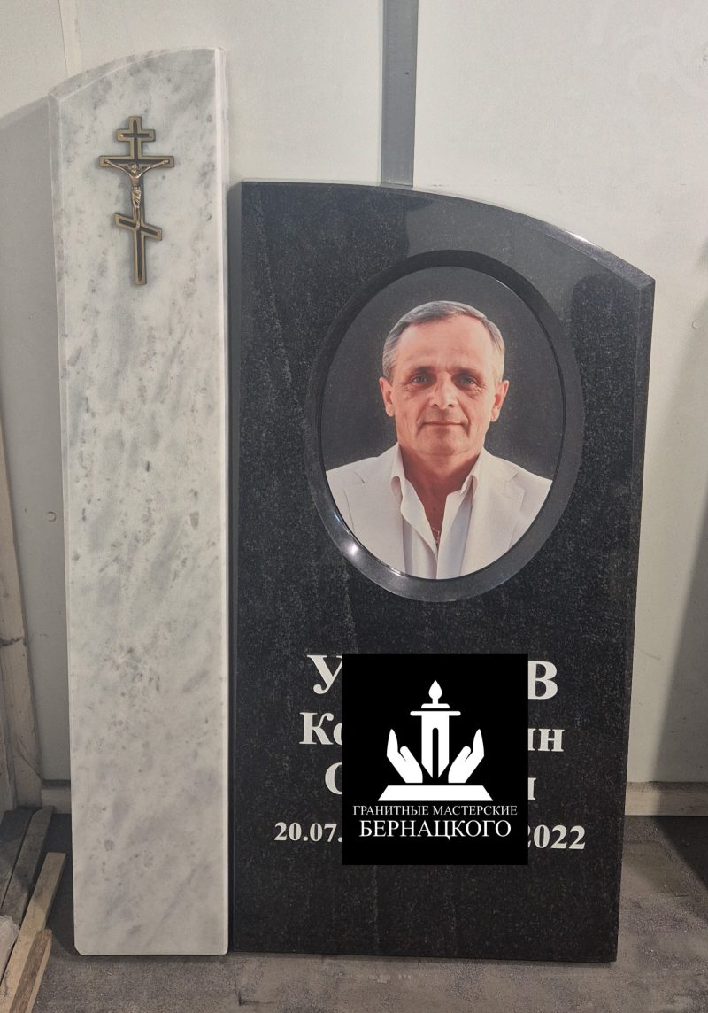 Резной памятник